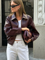 Klassisk, kort skinnjakke i espressobrun 