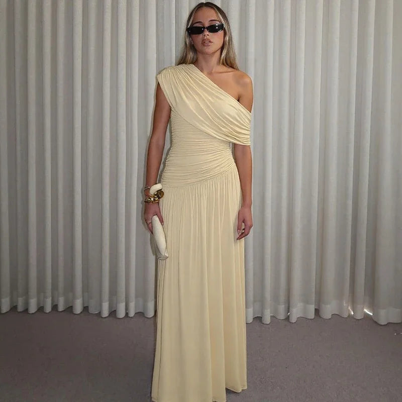 Elegantes, schulterfreies, plissiertes Abendkleid